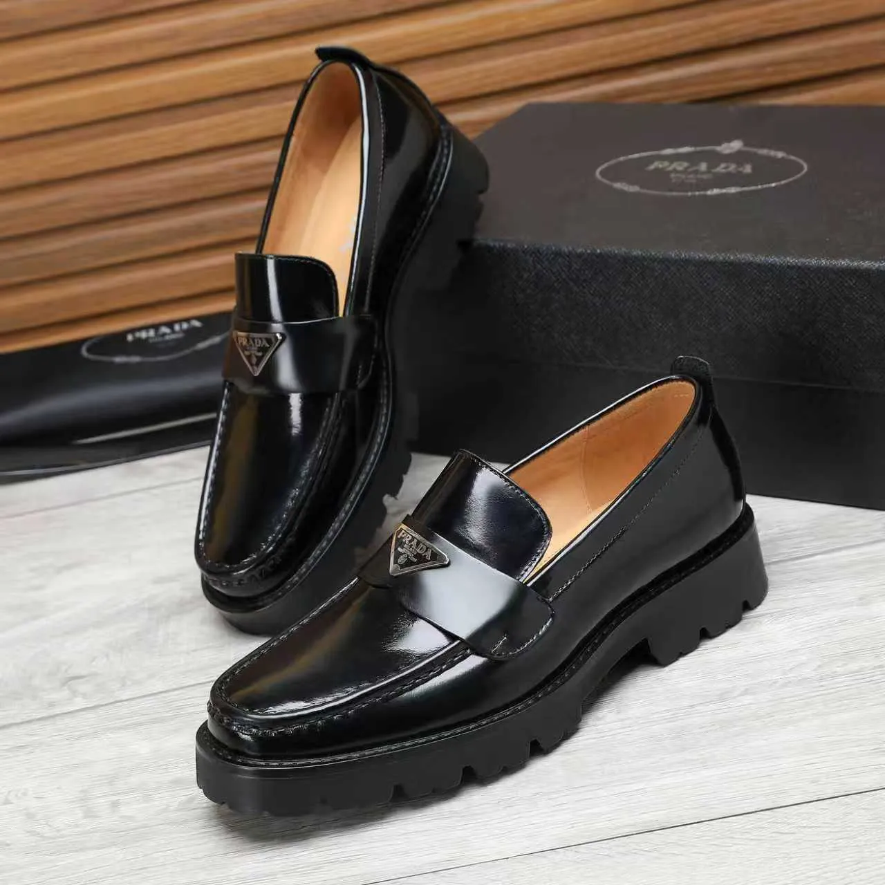 Men's shoes 💰540 💰💰🎩🎩【Prada】Counter 1:1⬆️original reproduction, absolute quality🆗original outsole, high-quality imported rubber, wear-resistant and non-slip, never degummed, upper material: imported first-layer cowhide➕anti-slip foam outsole, official website material, inner material: water-dyed leather lining, 6 colors available! Code number 38-45